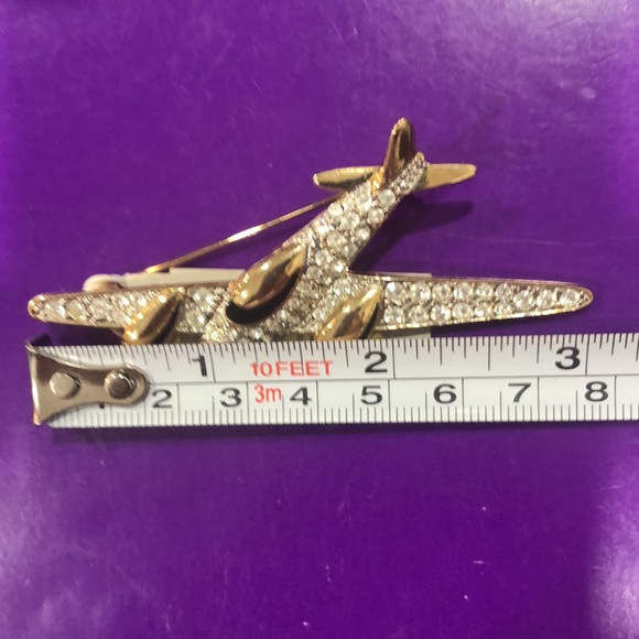CAROLEE,men’s air plane clear rhinestone brooch pin.Size OS - Picture 5 of 7